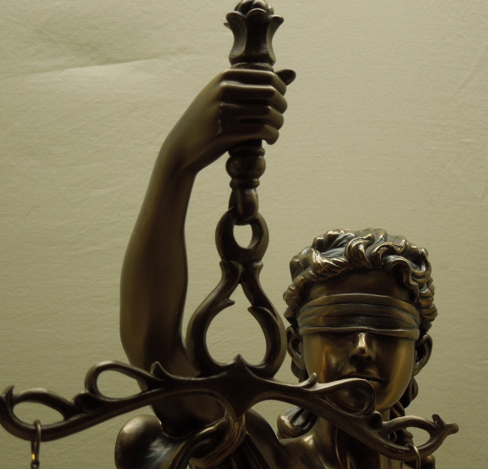 La Justicia 28 Bronze